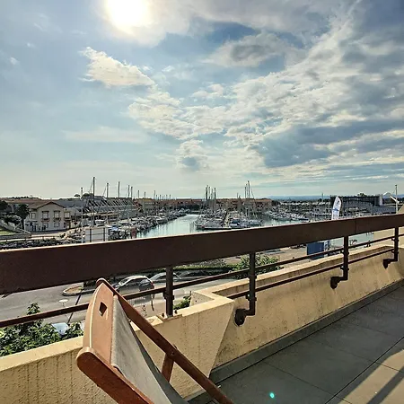 Apartamento Ff3 Avec Grande Terrasse, Proche Et Port, Parking - Fr-1-715-53