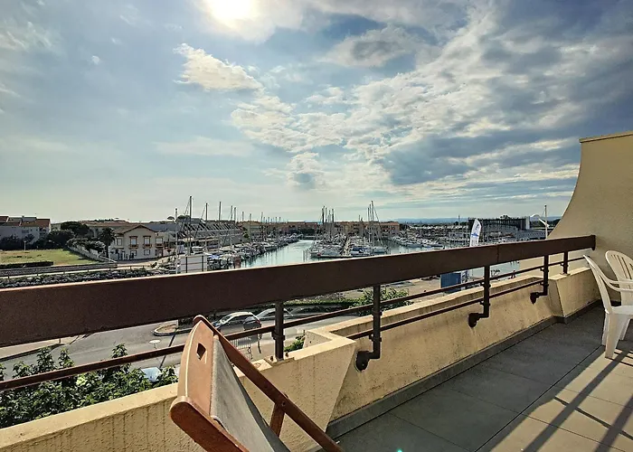 Apartamento Ff3 Avec Grande Terrasse, Proche Et Port, Parking - Fr-1-715-53